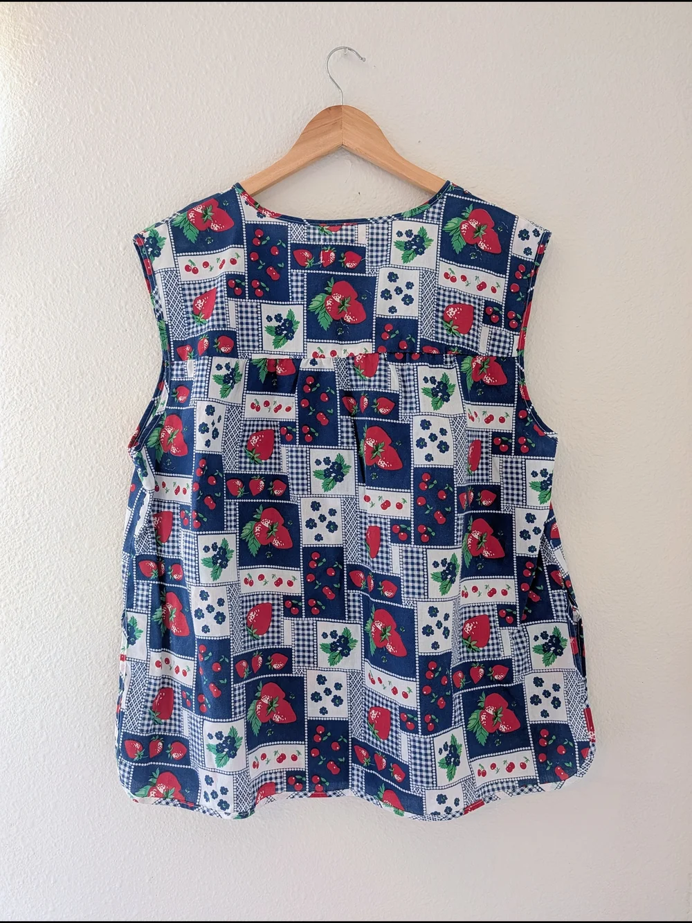 Whimsical Vintage Smock Apron Patchwork Strawberry And Cherries Pearlsnap - Picture 3 of 4